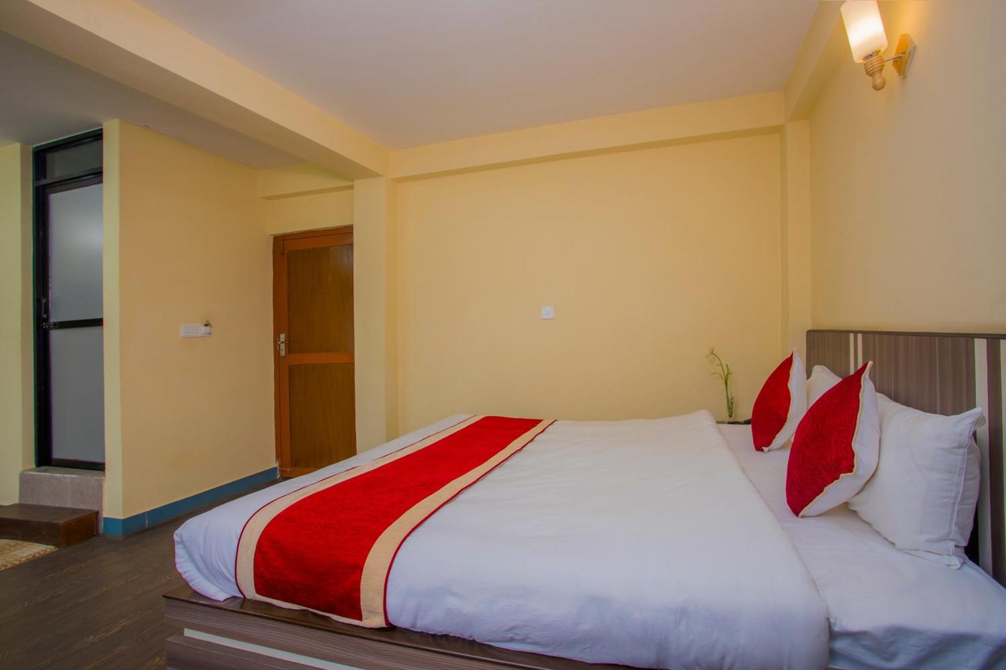 Oyo 297 Hotel Aayam Катманду Экстерьер фото